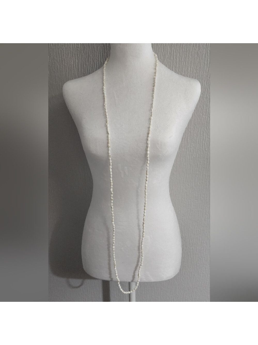 White Shell Necklace - Picture 2 of 4